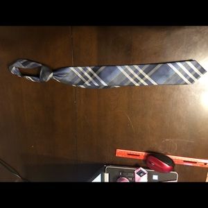 Van Heusen 100% silk tie; striped